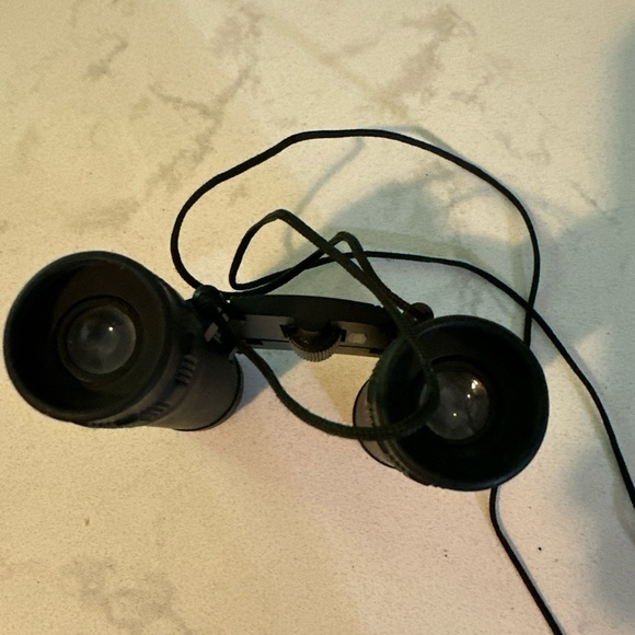 Promaster 8x21 Compact Roof Prism Binoculars - Picture 5 of 6